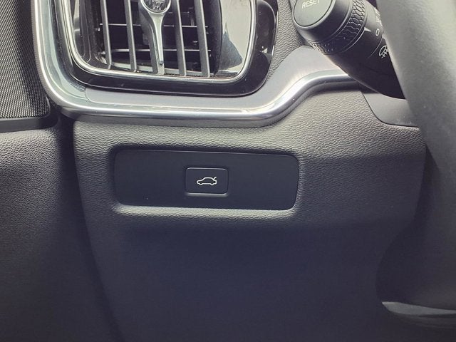 2024 Volvo S60 B5 Core Dark Theme