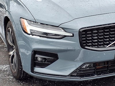 2024 Volvo S60 B5 Core Dark Theme