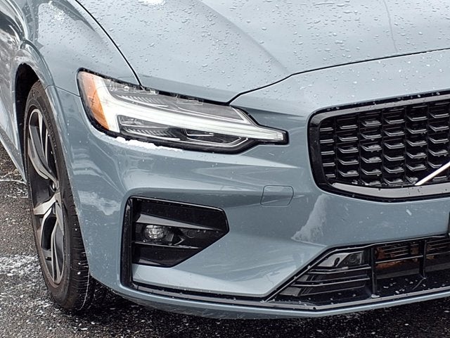 2024 Volvo S60 B5 Core Dark Theme