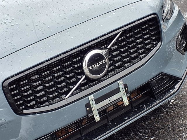 2024 Volvo S60 B5 Core Dark Theme