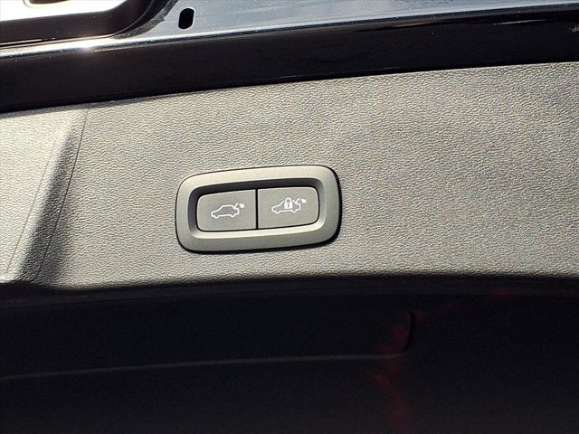 2024 Volvo XC40 B5 Core