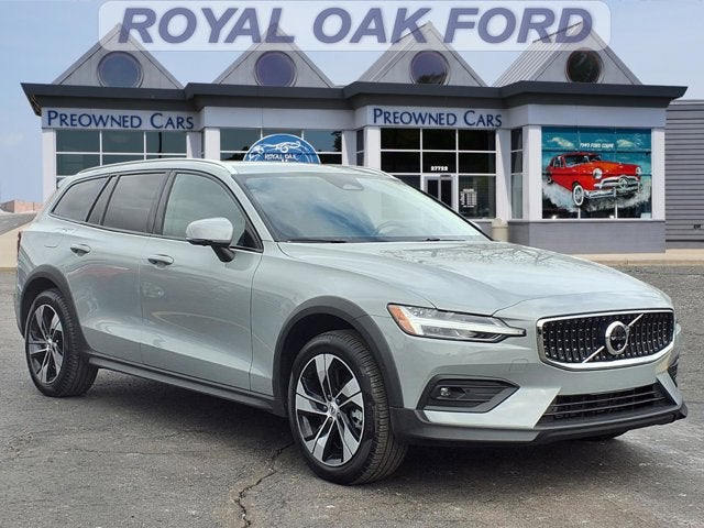 2025 Volvo V60 Cross Country B5 Plus