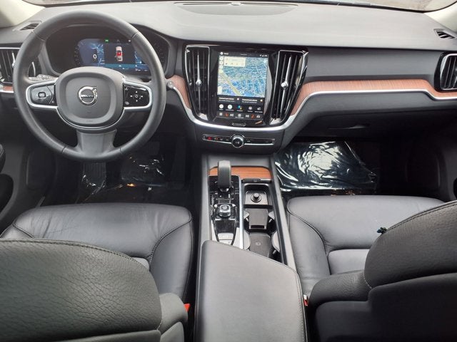 2025 Volvo V60 Cross Country B5 Plus