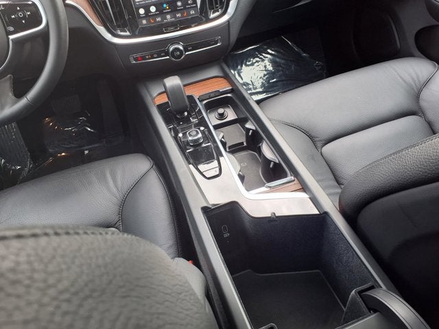 2025 Volvo V60 Cross Country B5 Plus