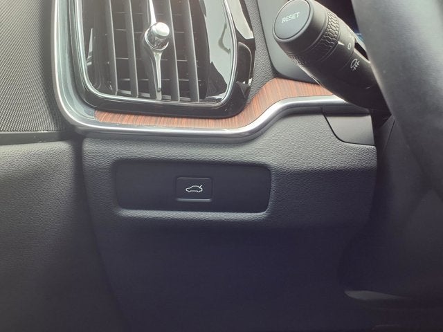 2025 Volvo V60 Cross Country B5 Plus