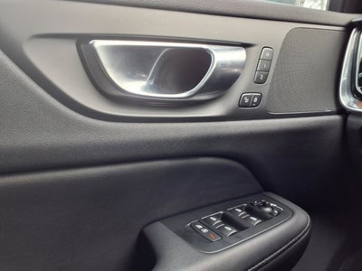 2025 Volvo V60 Cross Country B5 Plus