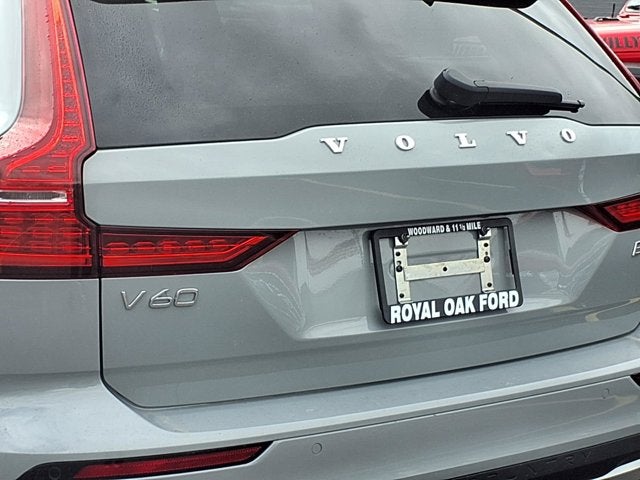 2025 Volvo V60 Cross Country B5 Plus