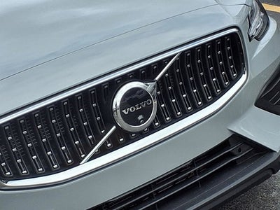 2025 Volvo V60 Cross Country B5 Plus