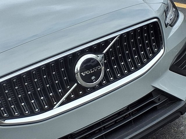 2025 Volvo V60 Cross Country B5 Plus