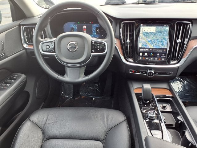 2025 Volvo V60 Cross Country B5 Plus