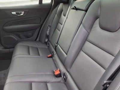 2025 Volvo V60 Cross Country B5 Plus