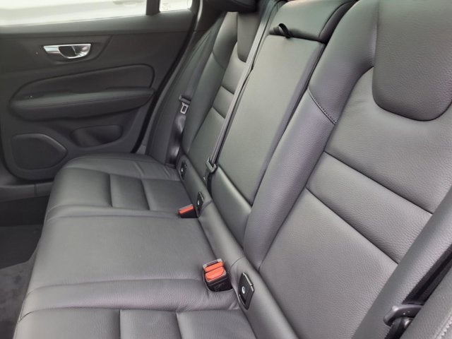 2025 Volvo V60 Cross Country B5 Plus